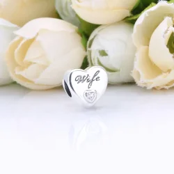PANDORA Obesek Wife Love Heart Charm - 798249PCZ