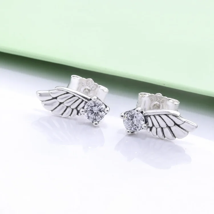 PANDORA Bleščeči uhani z angelskimi krili - 298501C01
