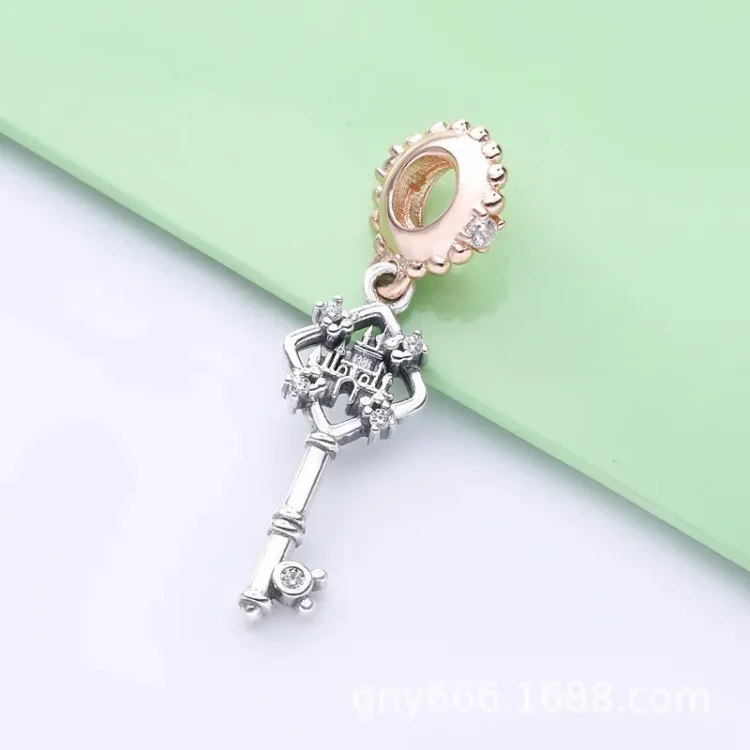 Obesek za ključe Pandora Disney Parks - 788226CZ