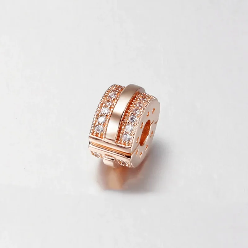 (slika za) PANDORA Bleščeče Pavé črte in obesek za sponke z logotipom - 789042C01 - Ogled 2