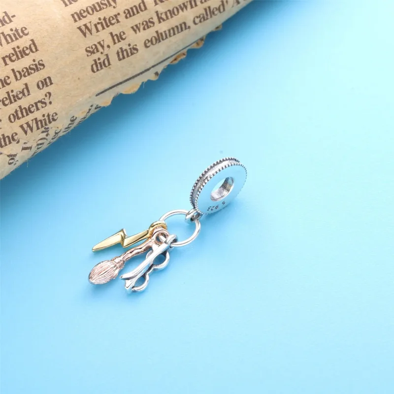 (slika za) PANDORA Harry Potter, očala, viseči obesek Nimbus 2000 in strela - 799129C00 - Ogled 3