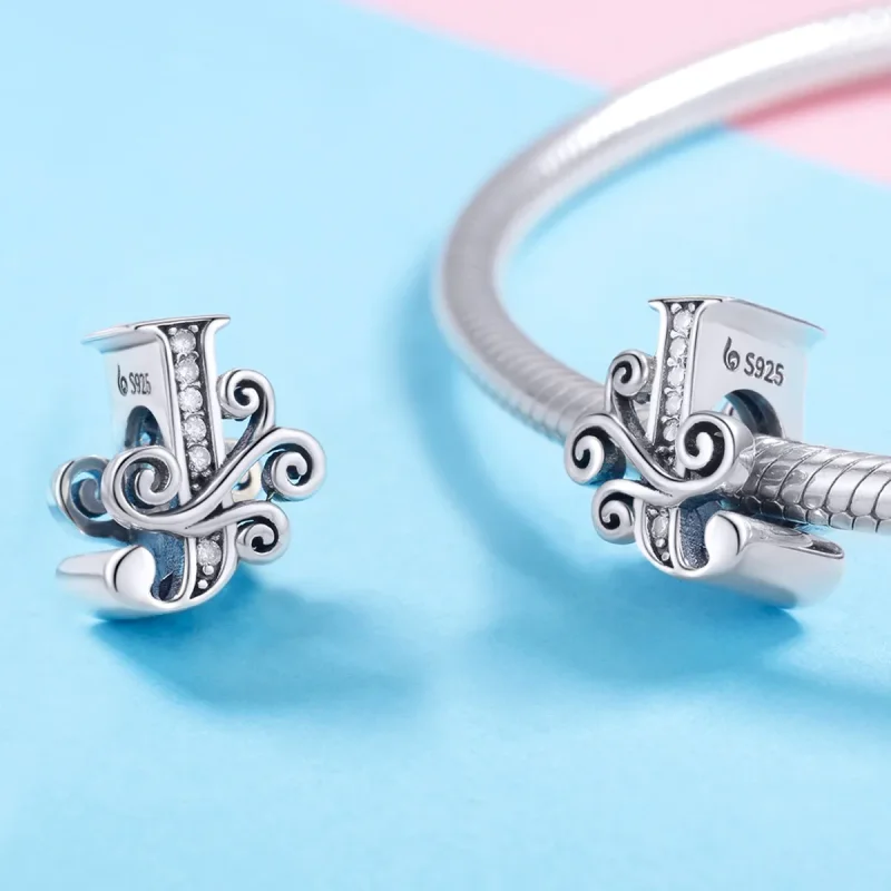 (slika za)  Obesek s bleščečimi pavé cvetovi v stilu Pandora, črka J - BSC030-J - Ogled 4