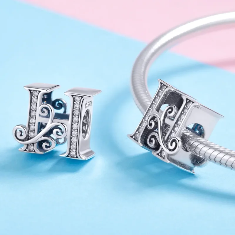 (slika za) Obesek s bleščečimi rožicami v obliki črke H v stilu Pandora - BSC030-H - Ogled 4