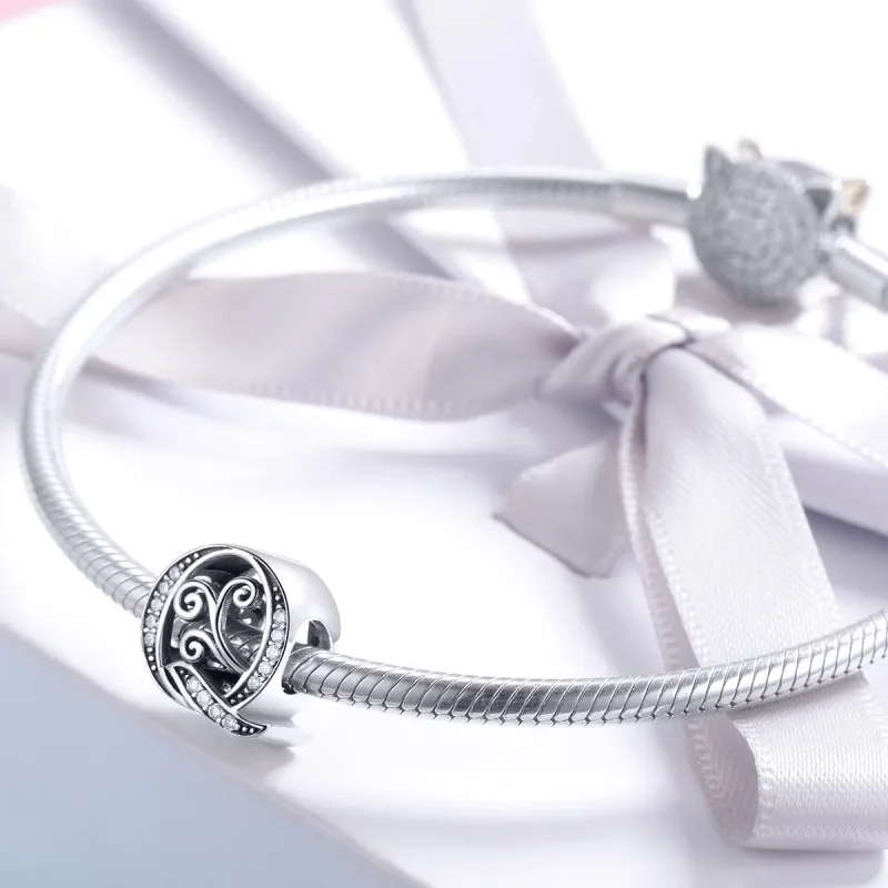 (slika za)  Obesek s bleščečimi rožicami v obliki črke Q v stilu Pandora - BSC030-Q - Ogled 3