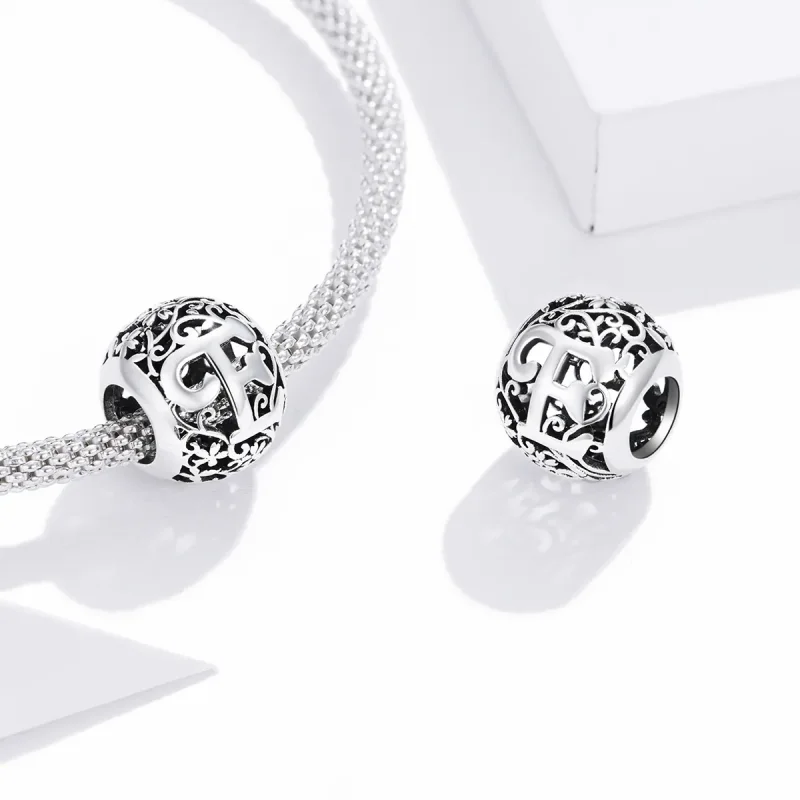 (slika za)  Obesek z odprto rožo v slogu Pandora, črka E - SCC1444-E - Ogled 4