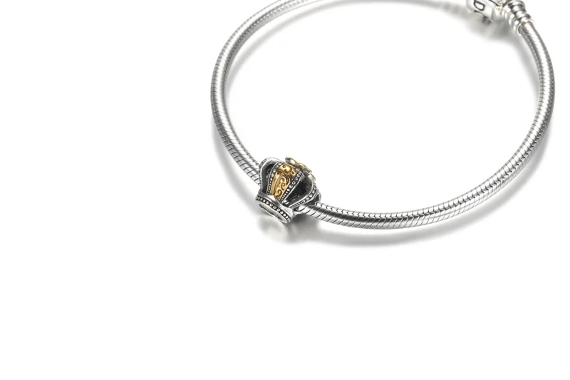 (slika za) PANDORA Dvobarvni obesek Regal Crown - 799340C00 - Ogled 5