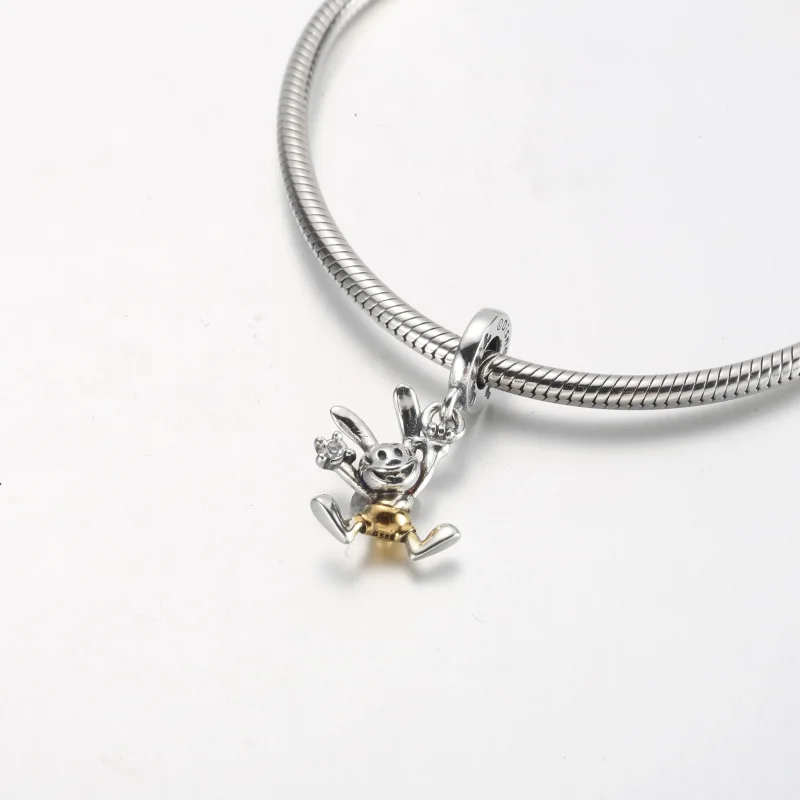 (slika za) Viseči obesek za 100. obletnico Oswalda PANDORA Disney - 792519C01 - Ogled 5