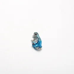 PANDORA Obesek s kovinsko modrim gekonom - 792701C01