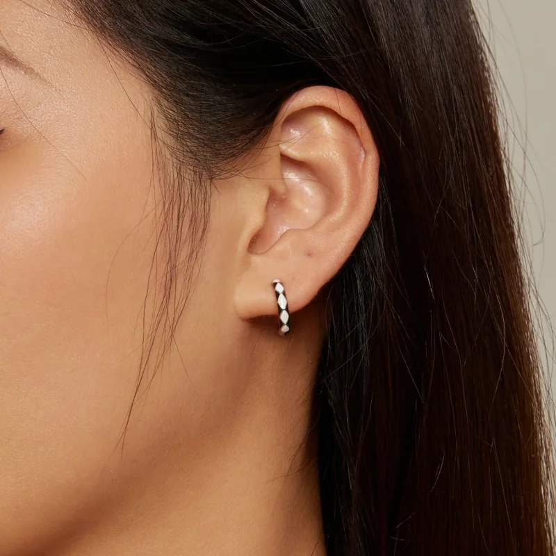 (slika za) Obročasti uhani v obliki diamanta v slogu Pandora - SCE1611-BK - Ogled 5