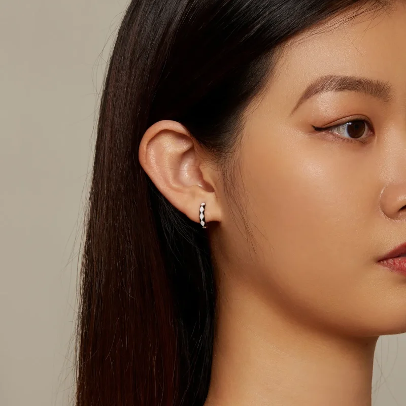 (slika za) Obročasti uhani v obliki diamanta v slogu Pandora - SCE1611-BK - Ogled 7