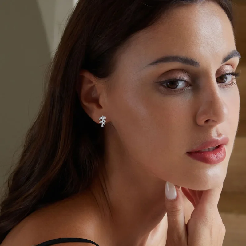 (slika za) Obročasti uhani v obliki listov Pandora - SCE1660 - Ogled 6