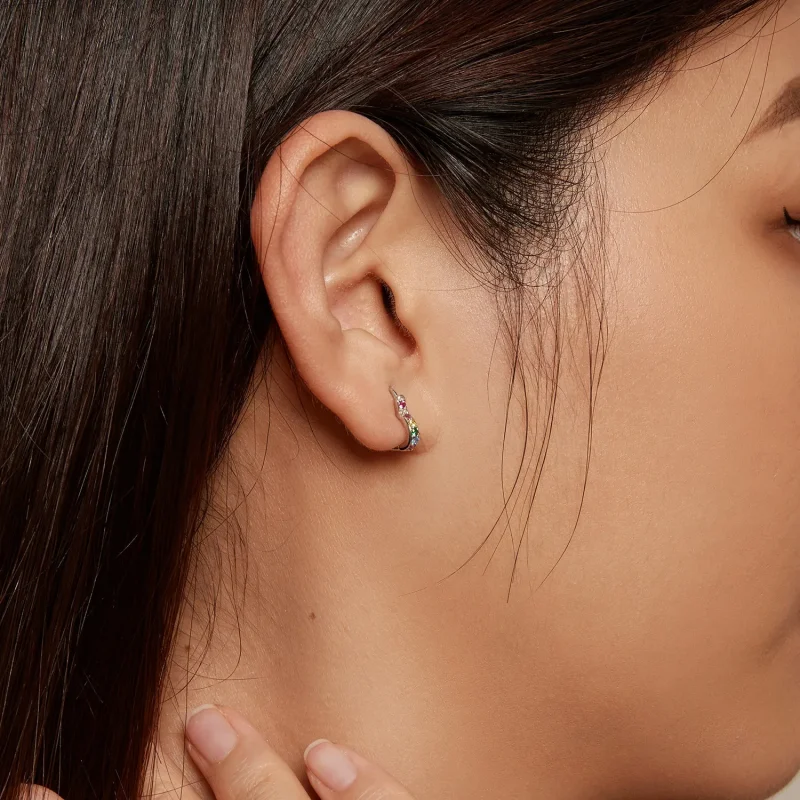 (slika za) Obročasti uhani v obliki mavričnih srčkov Pandora - SCE1626-CF - Ogled 8