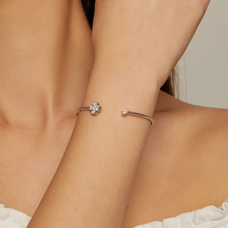 (slika za) Odprta zapestnica s štiriperesno deteljico v slogu Pandora - BSB134 - Ogled 5