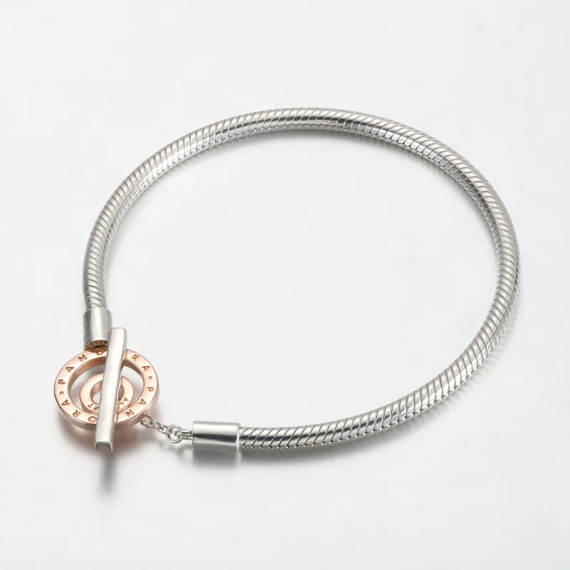 (slika za) Dvobarvna kačasta zapestnica Pandora Signature z logotipom in T-paličico - 58230 - Ogled 2