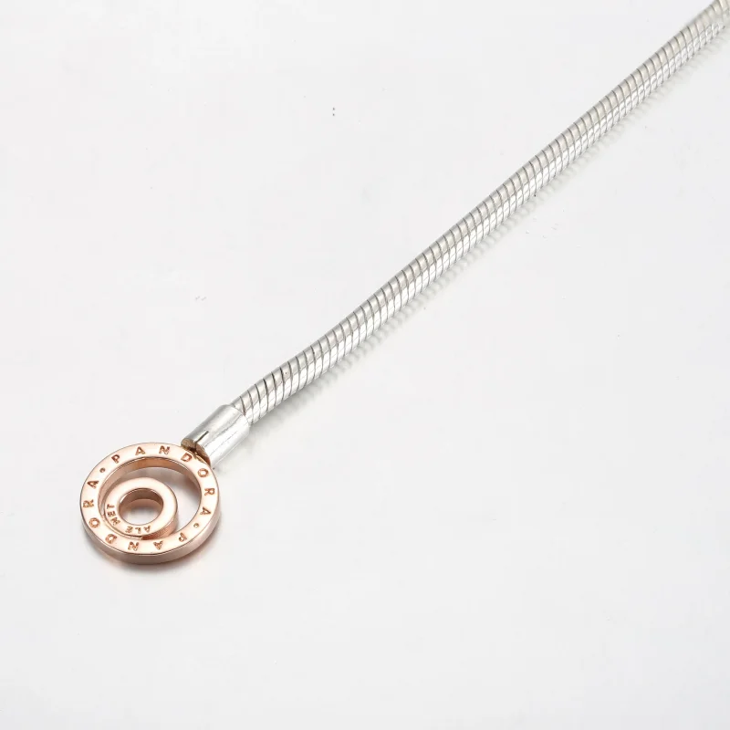 (slika za) Dvobarvna kačasta zapestnica Pandora Signature z logotipom in T-paličico - 58230 - Ogled 4