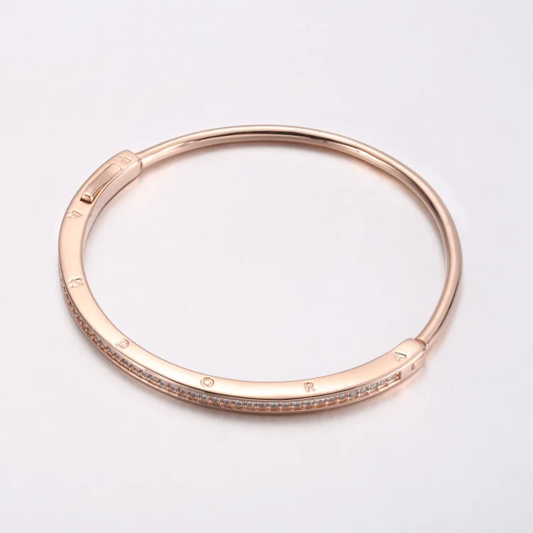 Obročasta zapestnica Pandora Signature I-D v slogu pavé - 582313C01