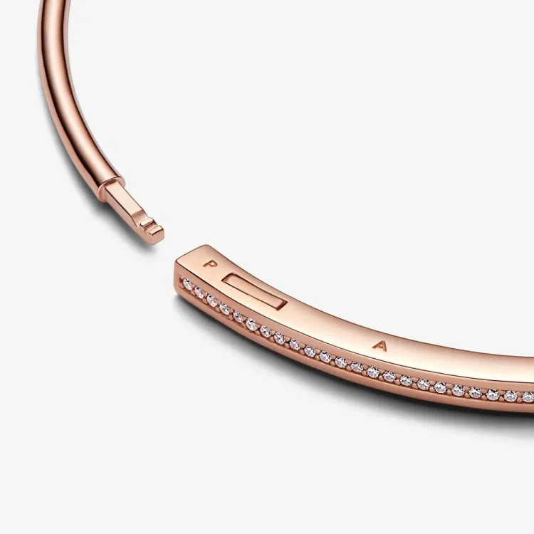 Obročasta zapestnica Pandora Signature I-D v slogu pavé - 582313C01