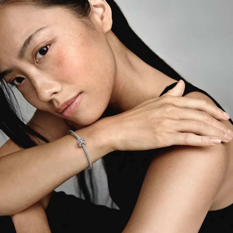 (slika za) Pandora Bleščeči obesek s trojnimi halo srčki - 791161C01 - Ogled 6