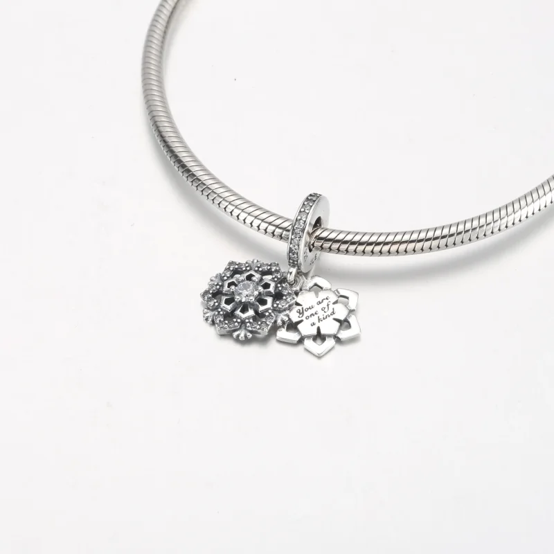 (slika za) PANDORA Sijoči dvojni viseči snežinkasti obesek - 792355C01 - Ogled 4