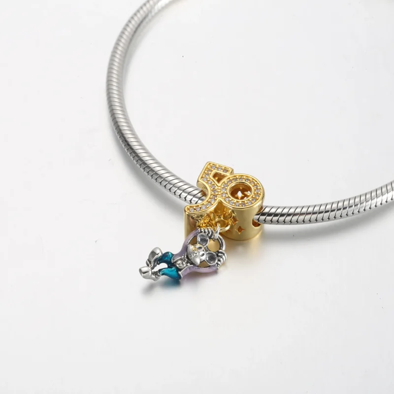 (slika za) Viseči obesek za 50. obletnico Pandora Disney Parks Mickey Mouse - 769597C01 - Ogled 6