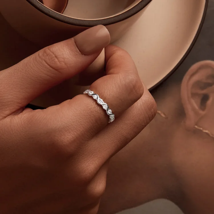 PANDORA stilski prstan z valovi - BSR515