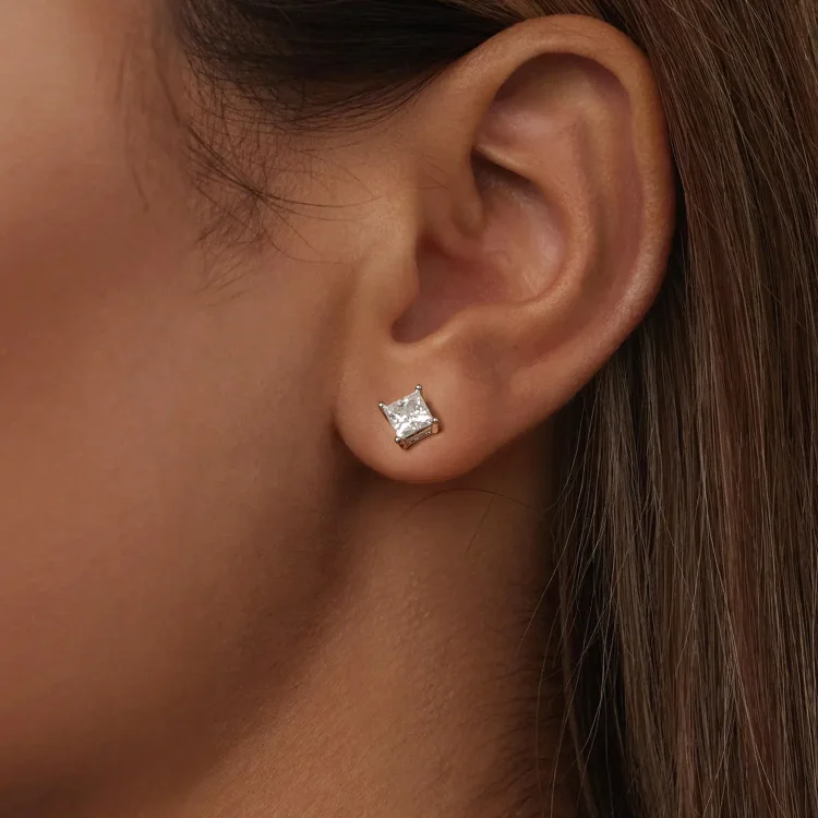 Uhani PANDORA Style Princess Moissanite (dva certifikata) - MSE047-L