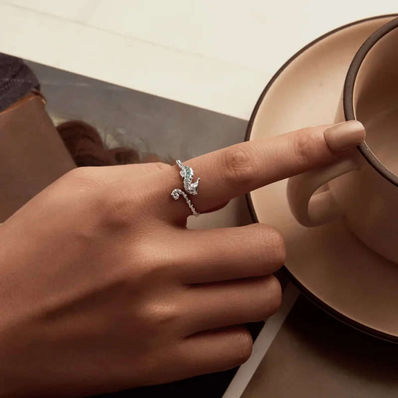 (slika za) Odprt prstan z morskim konjičkom v slogu PANDORA - BSR559-E - Ogled 5