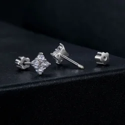 Uhani iz moissanita s štiriperesno deteljico v stilu PANDORA (z enim certifikatom) - MSE056 Uhani iz moissanita s štiriperesno deteljico v stilu PANDORA (z enim certifikatom) - MSE056