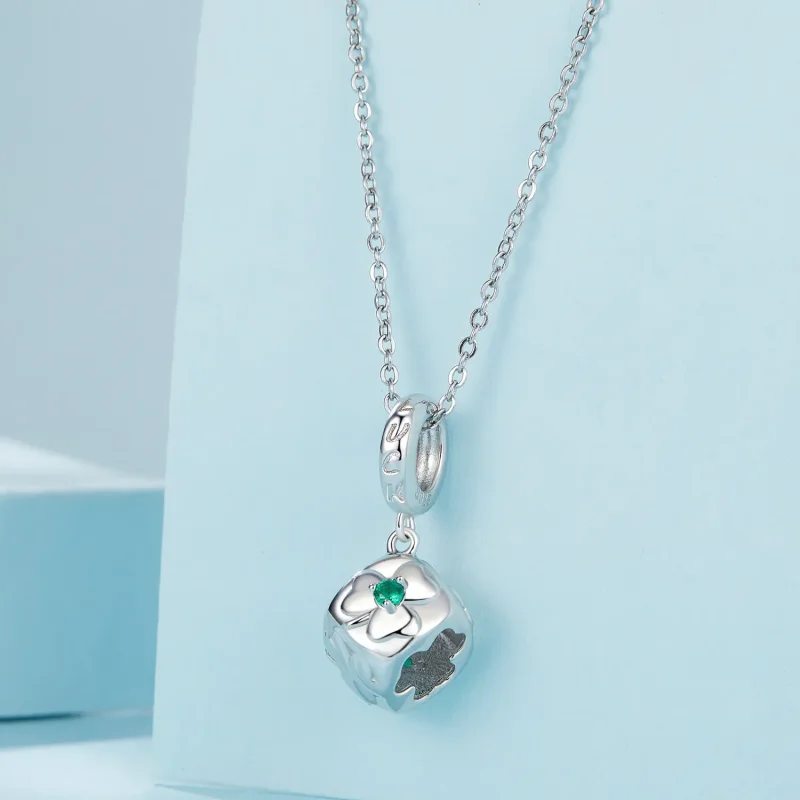 (slika za) Obesek s kocko štiriperesne deteljice v stilu PANDORA - SCC2839 - Ogled 3