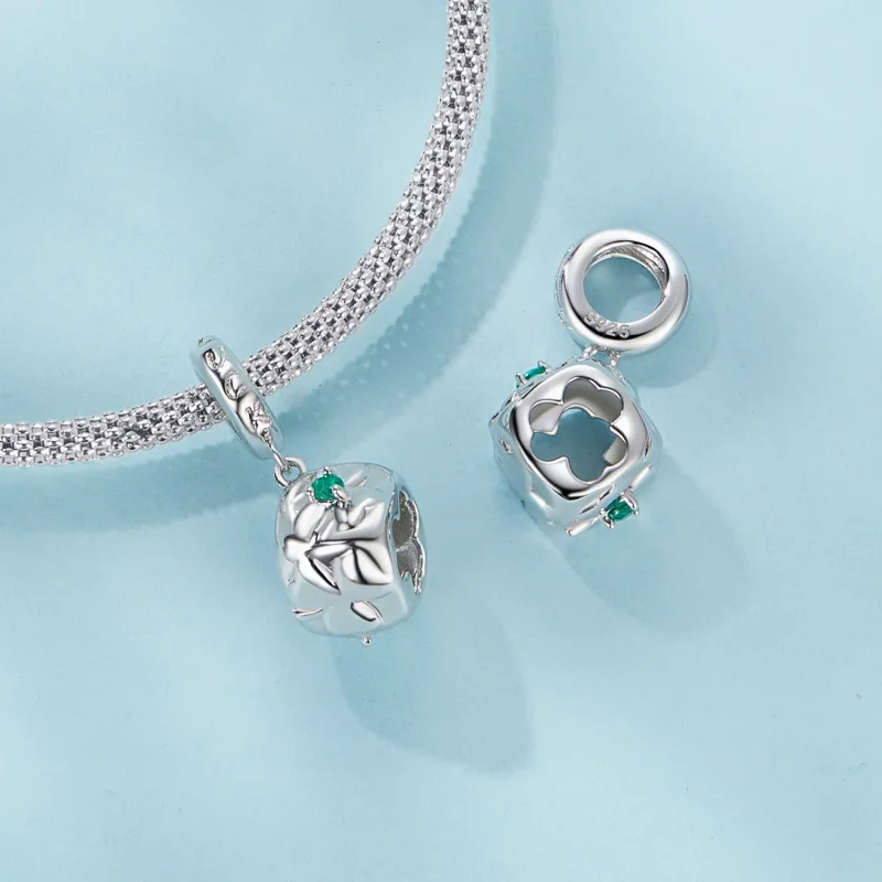 (slika za) Obesek s kocko štiriperesne deteljice v stilu PANDORA - SCC2839 - Ogled 5