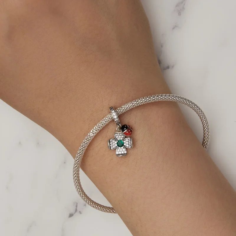 (slika za) Obesek z obeskom v obliki srečne deteljice in pikapolonice v stilu Pandora - SCC - Ogled 6