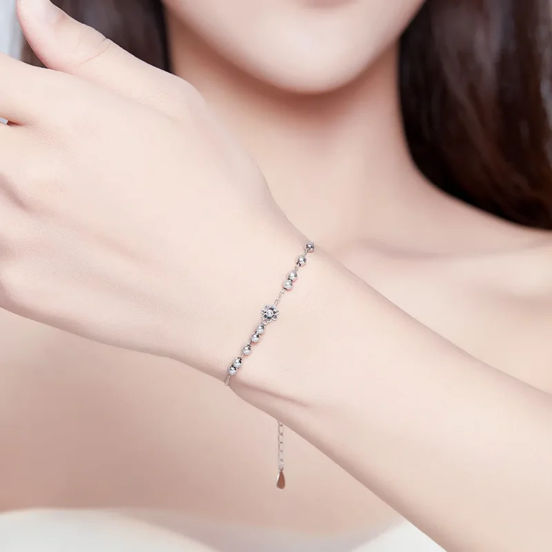 (slika za) Drsna zapestnica z verižico iz srebrne marjetice v slogu Pandora - SCB146 - Ogled 2