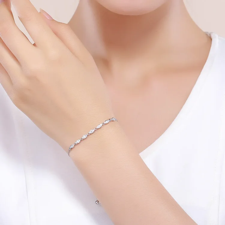 Srebrna drsna zapestnica z verižico Beauty of Simplicity v stilu Pandora - SCB086