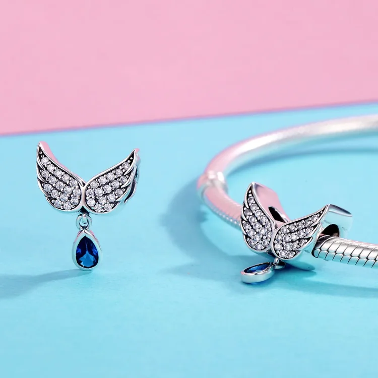Obesek s srebrnimi angelskimi krili v stilu Pandora - SCC481