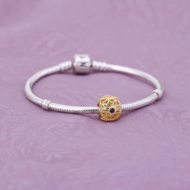 PANDORA Delicate Beauty, obesek iz črne spinele - 750821SPB