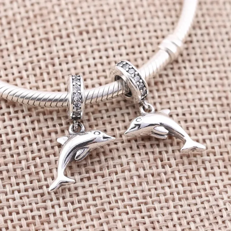 PANDORA obesek z igrivim delfinom - 791541CZ