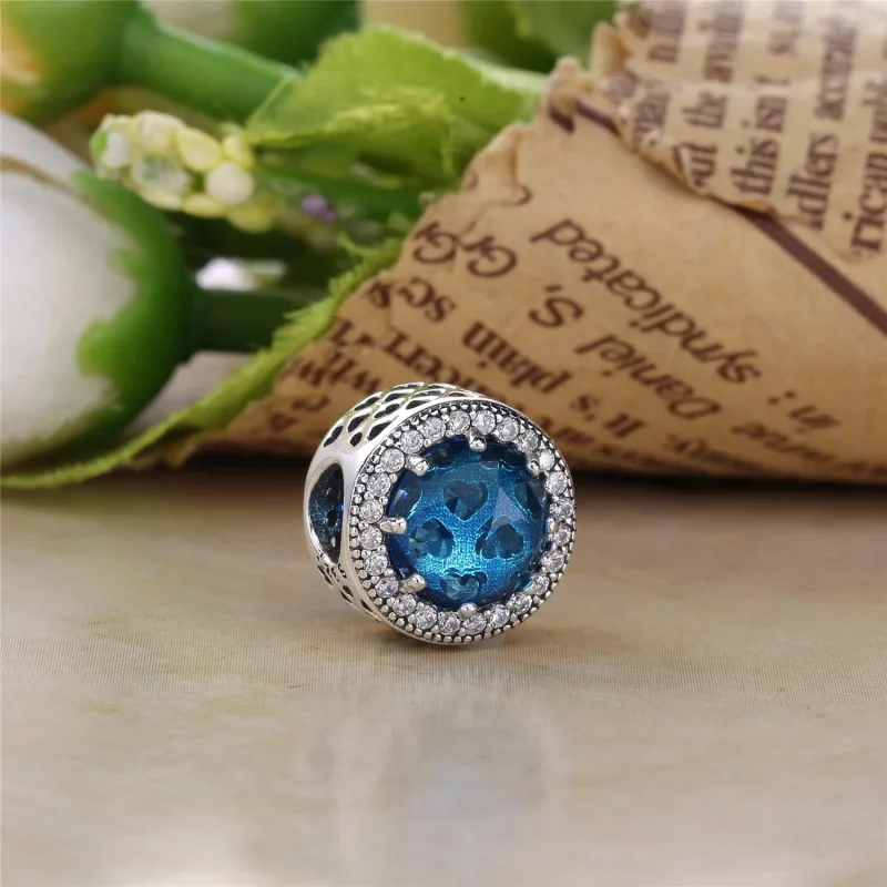 (slika za) PANDORA Radiant Hearts, Glacier-Blue Crystals Clear CZ Charm - 791725NGL - Ogled 2