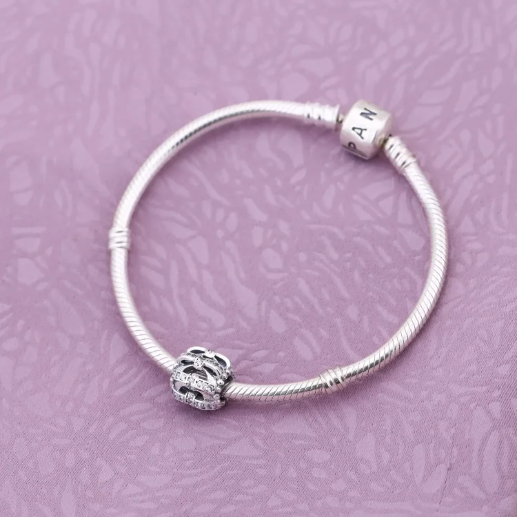PANDORA Svetleči srebrni obesek Sentiments Openwork - 791779CZ
