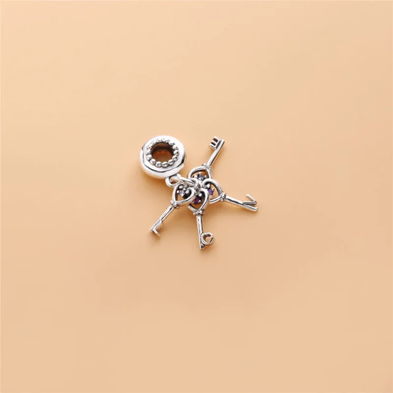 (slika za) Viseči obesek PANDORA Keys of Love, rdeči CZ in večbarvni kristali - 797654NPMMX - Ogled 3