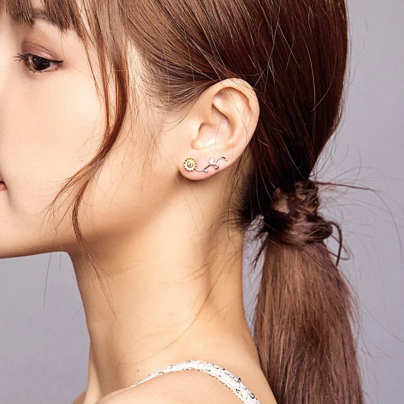 (slika za) Dvobarvni dvobarvni uhani s svežimi marjeticami v slogu Pandora - BSE394 - Ogled 6