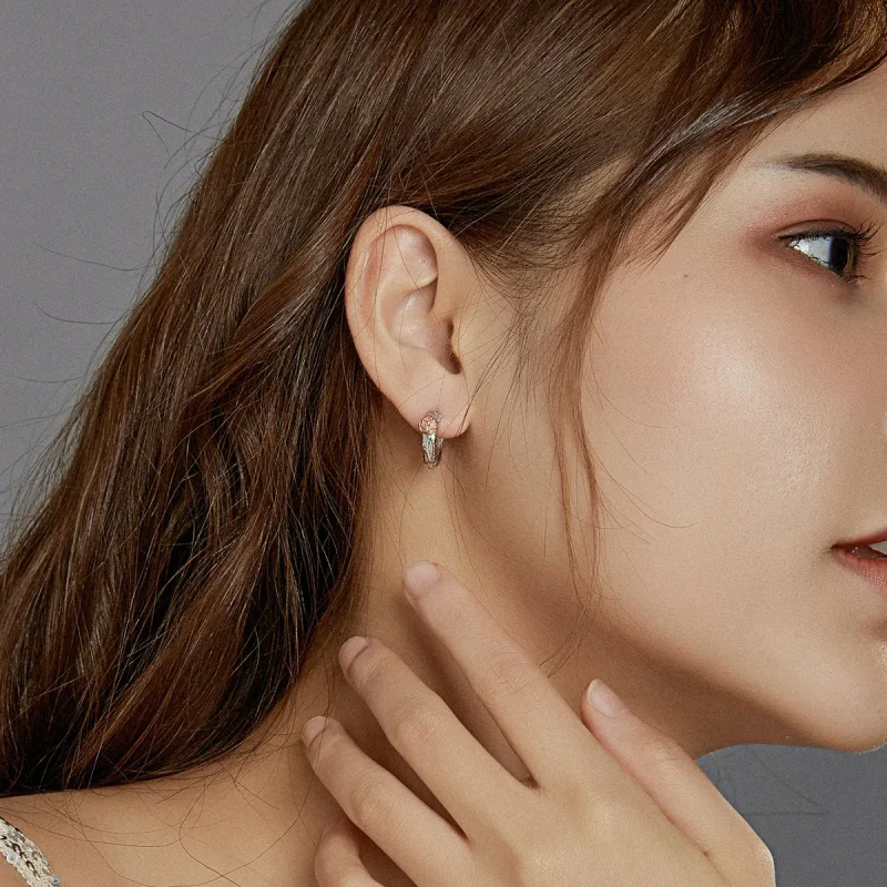 (slika za) Dvobarvni dvobarvni uhani z obroči iz vrtnice v slogu Pandora - SCE971 - Ogled 5