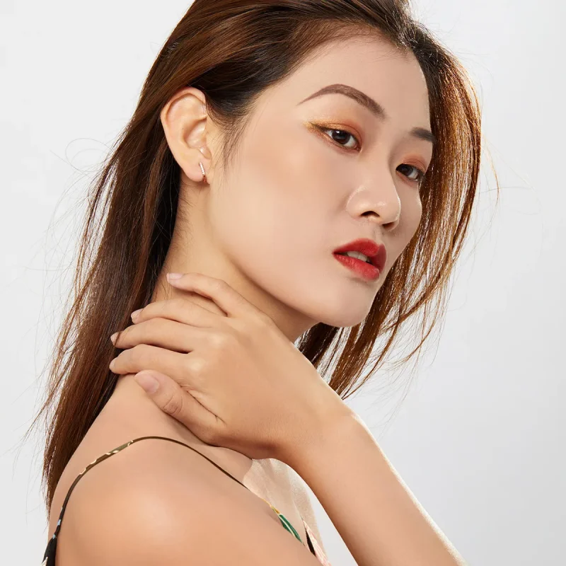 (slika za) Majhni okrogli obročasti uhani iz rožnatega zlata v stilu Pandora - SCE498-C - Ogled 4