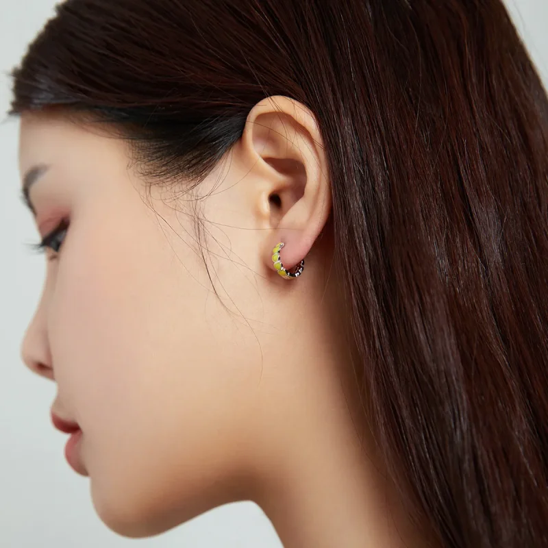 (slika za) Obročasti uhani s srebrnimi srčki v stilu Pandora - SCE1052-YE - Ogled 4