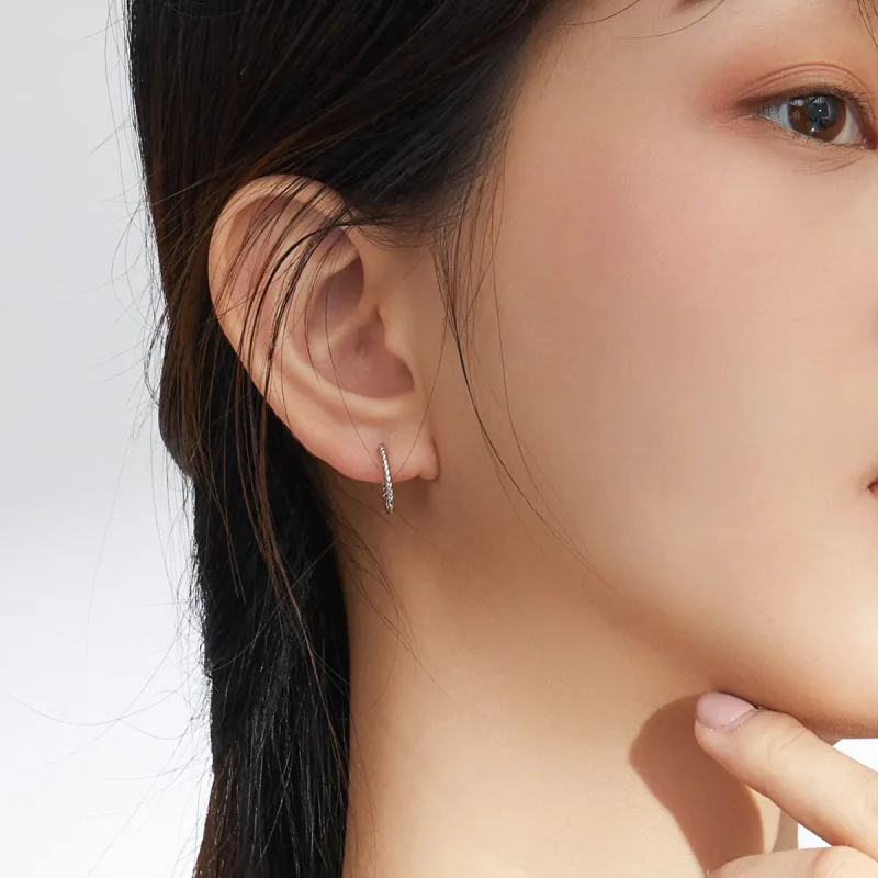 (slika za) Obročasti uhani s srebrno tkano geometrijo v stilu Pandora - SCE841 - Ogled 5