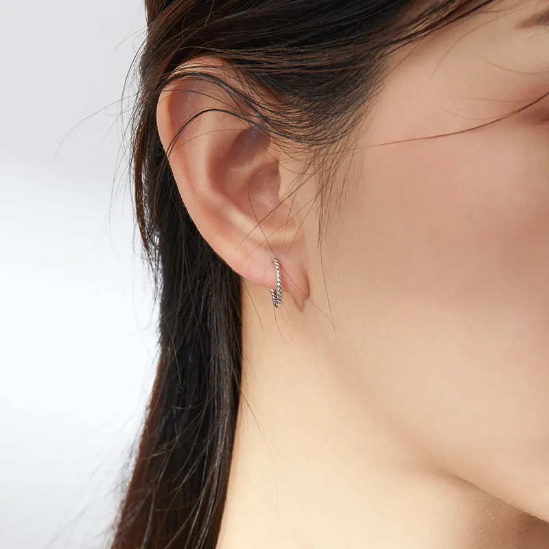 (slika za) Obročasti uhani s srebrno tkano geometrijo v stilu Pandora - SCE841 - Ogled 7