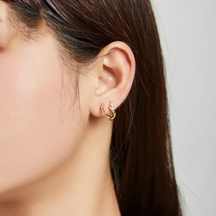 Pandora Style 18ct pozlačeni diamantni obročasti uhani - SCE1080