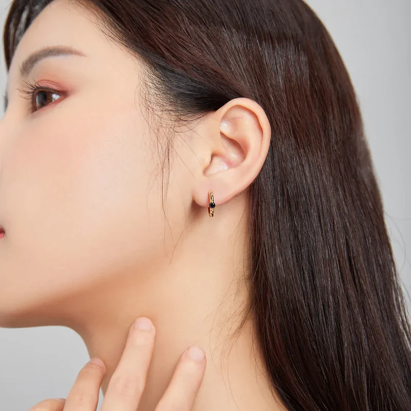 (slika za) Pandora Style 18ct pozlačeni črni kroglični uhani v obliki obroča - SCE1050-BK - Ogled 5