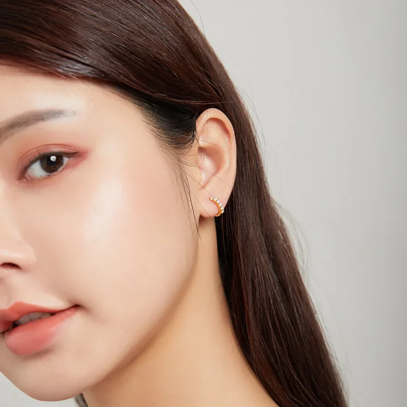 (slika za) Pandora Style 18ct pozlačeni sijoči beli obročasti uhani - SCE1103 - Ogled 3