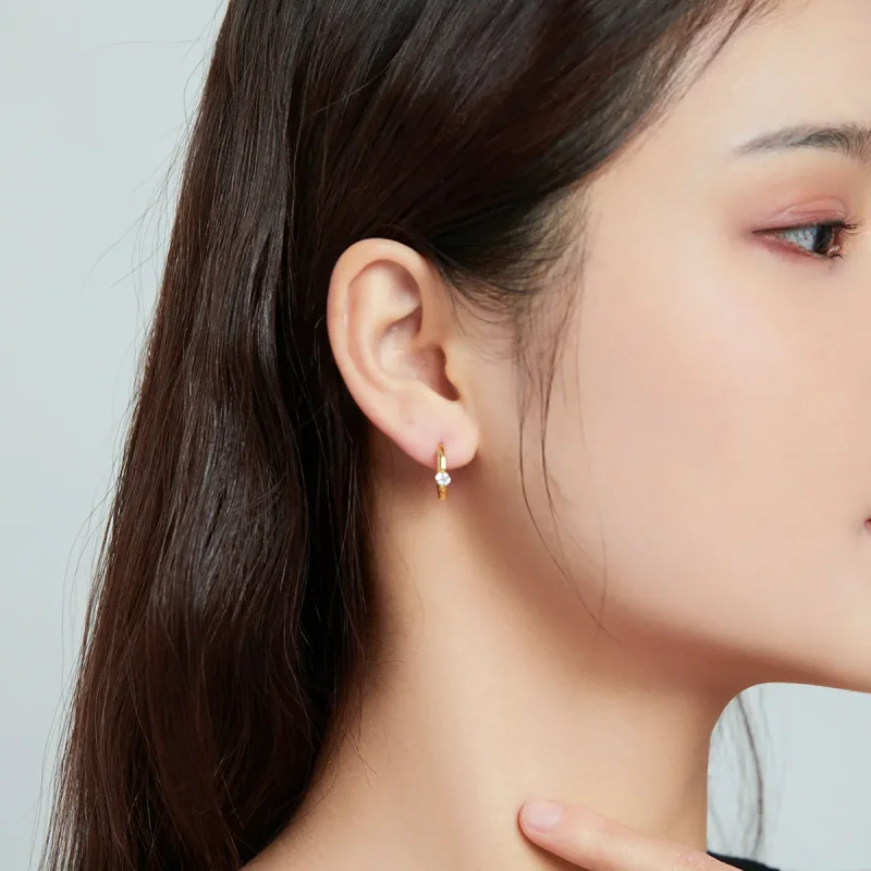 (slika za) Pandora Style 18ct pozlačeni sijoči diamantni obročasti uhani - SCE1050-B - Ogled 4