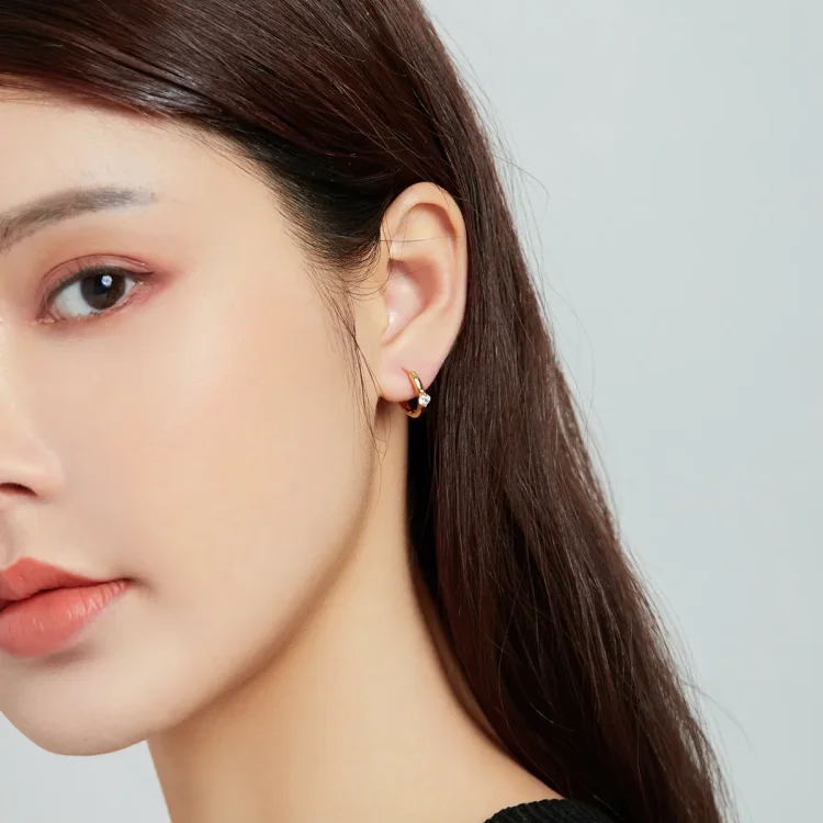 Pandora Style 18ct pozlačeni sijoči diamantni obročasti uhani - SCE1050-B